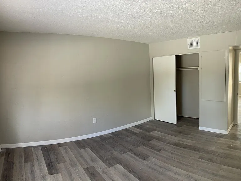 2266 Altamont Ave (Allen St) - 1 — Photo 10