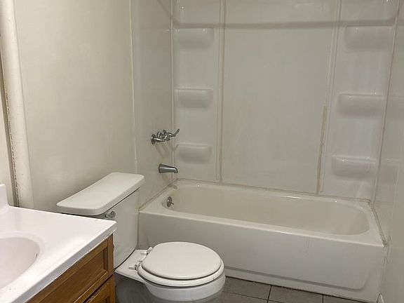 2nd image of 418 W Wood St