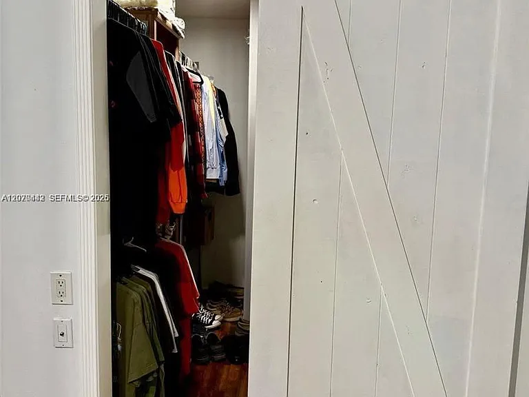 4721 SW 34th Dr — Photo 14