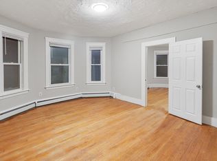 15 Mendon St APT 3, Worcester, MA 01604