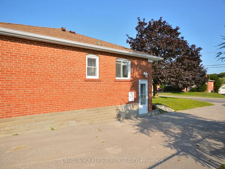 139 Queen St #BASEMENT — Photo 17