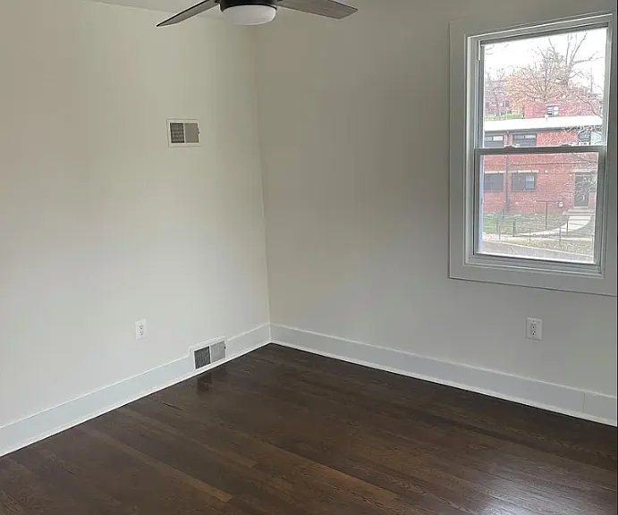 246 Division Ave NE — Photo 12