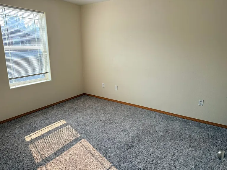 115 S Indiana Ave — Photo 4