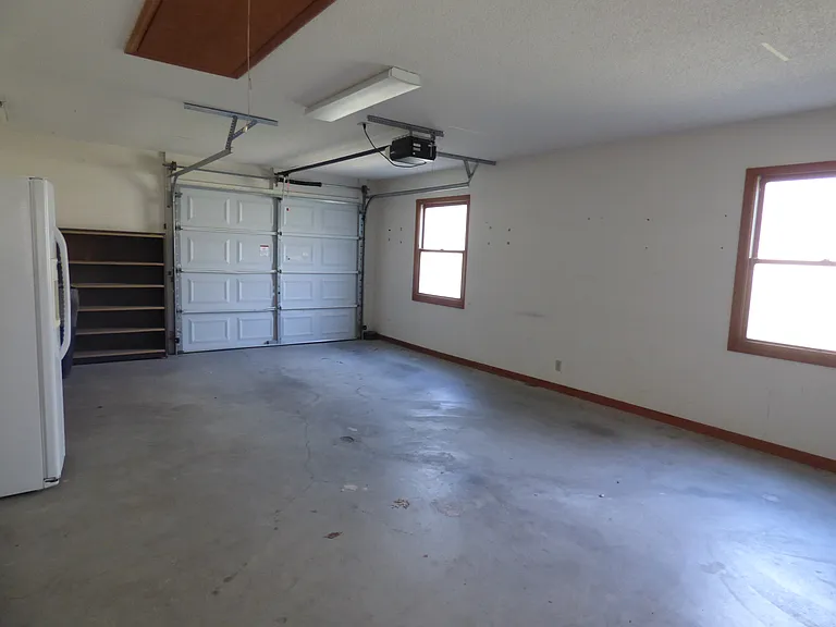234 Amherst Ln — Photo 10