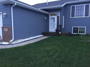 5605 W Oakcrest Dr, Sioux Falls, SD 57107