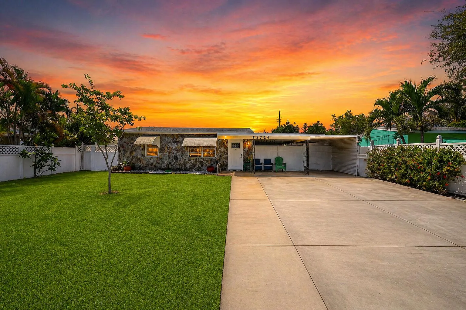 2 bed, 1.0 bath, 720 sqft, $2,200 — Photo 1