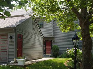 11 Pond View Dr, Brookfield, CT 06804