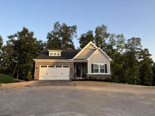 1112 Eagle Glen Ct, Morgantown, WV 26508