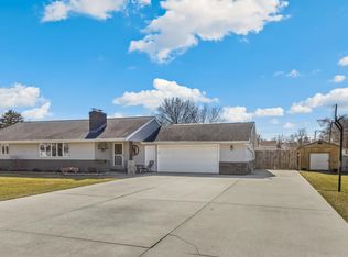 5207 Spruce St, Sterling, IL 61081