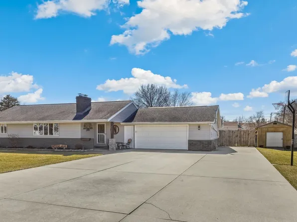 5207 Spruce St, Sterling, IL 61081