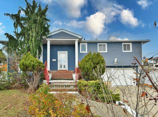 658 Golf Dr, Valley Stream, NY 11581