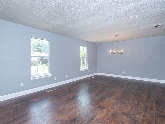3rd image of 2571 Wagon Wheel Dr