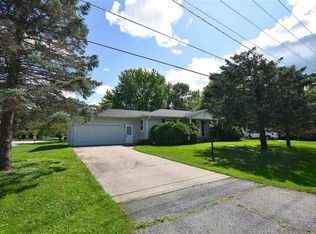 740 Michigan St, Omro, WI 54963