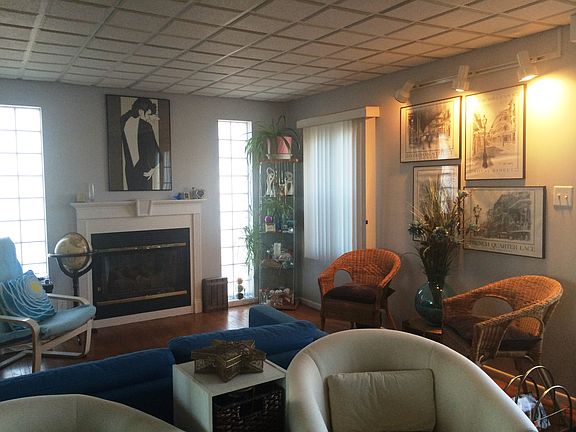 LOVELY LIVING RM W FIREPLACE