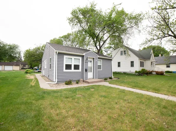 1514 8th St N, Fargo, ND 58102