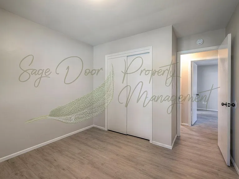 11913 Sycamore Ave — Photo 33