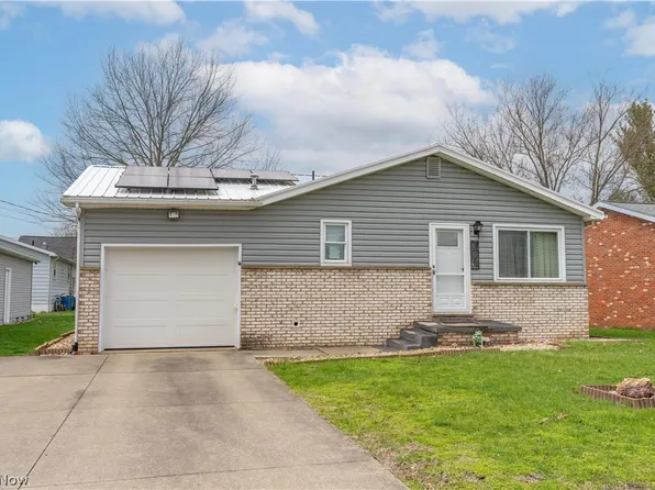 408 4th St NE, New Philadelphia, OH 44663