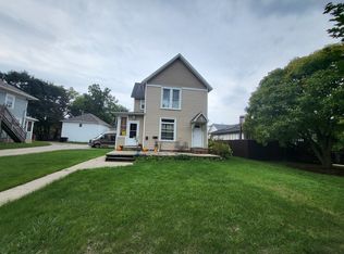 37 Gates St, Crystal Lake, IL 60014