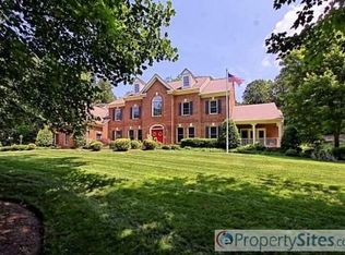 10314 Forest Maple Rd, Vienna, VA 22182