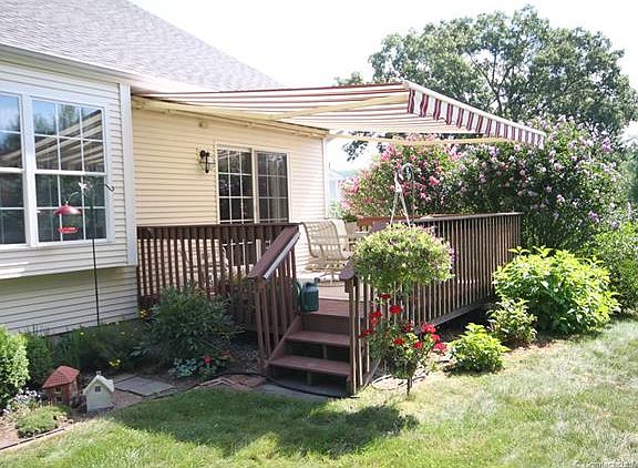 private deck with retractab...