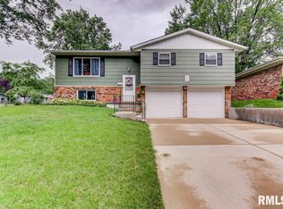 4 Eton Dr, Springfield, IL 62702