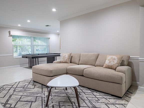 3rd image of 498 NE 47th Street