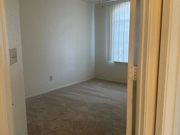 Sun Rose Ave — Photo 8
