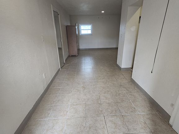 2nd image of 919 W 1st St