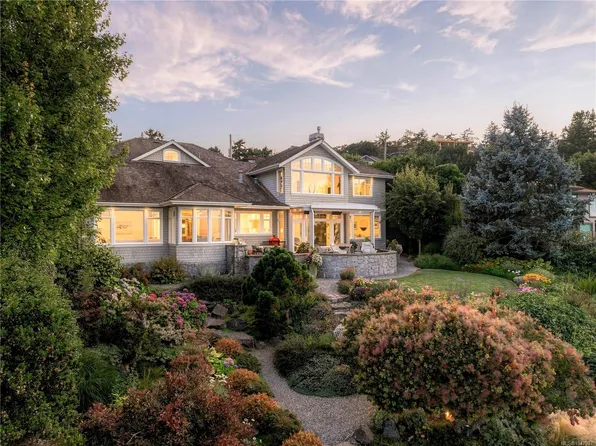 2924 Mount Baker View Rd, Saanich, BC V8N 1Z5