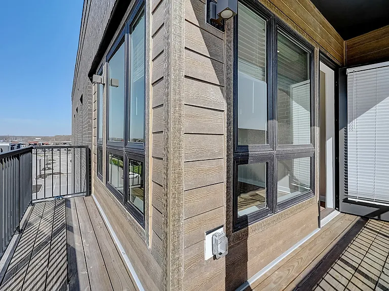 Midpoint Wrap Around Patio