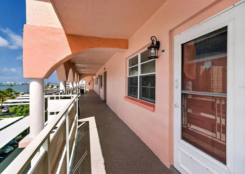 6025 Shore Blvd S #608