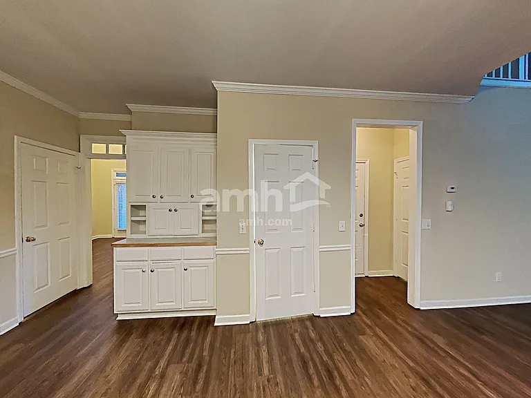 815 Hillcrest Ln — Photo 9
