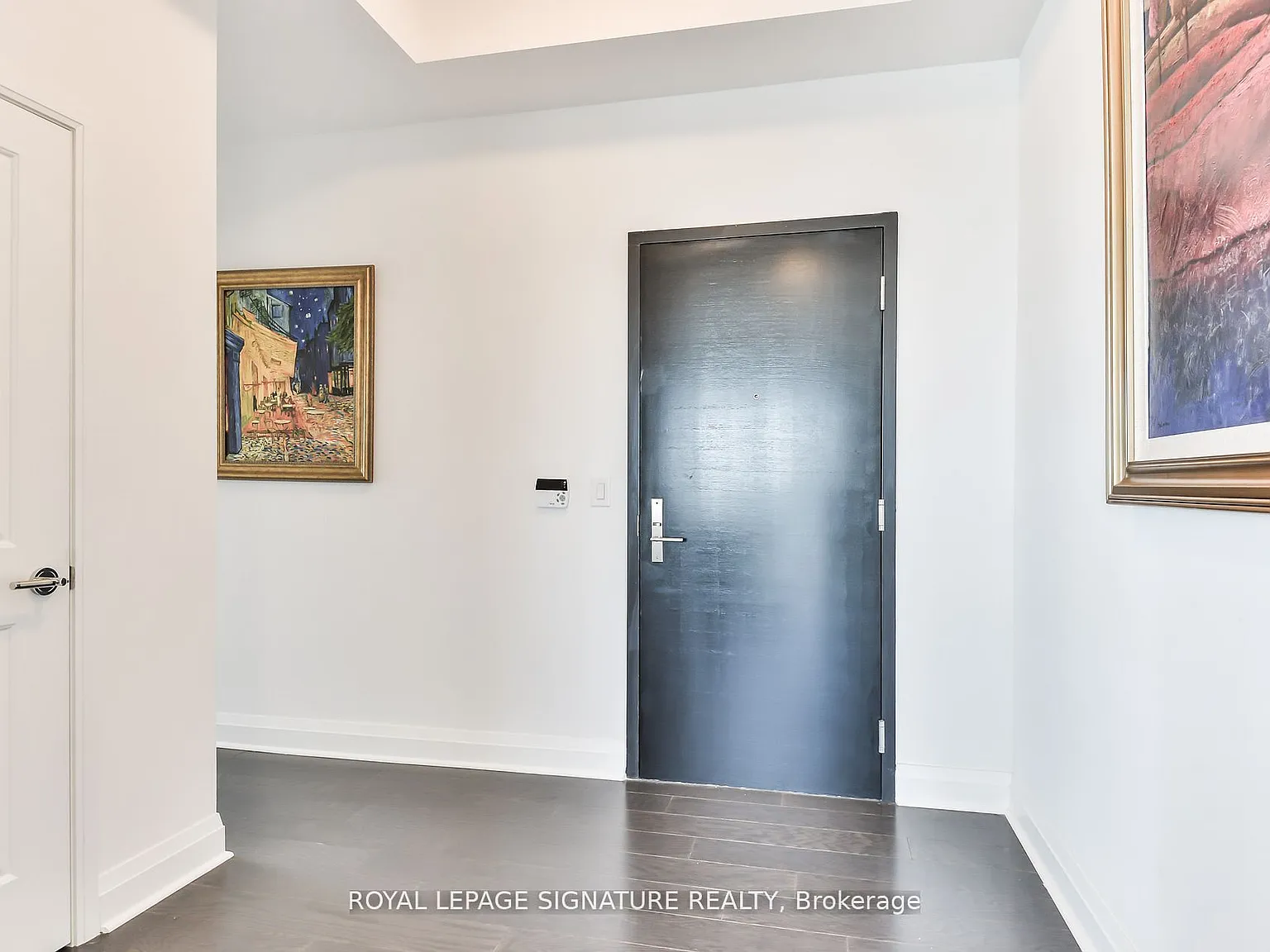 U Condominium — Photo 3