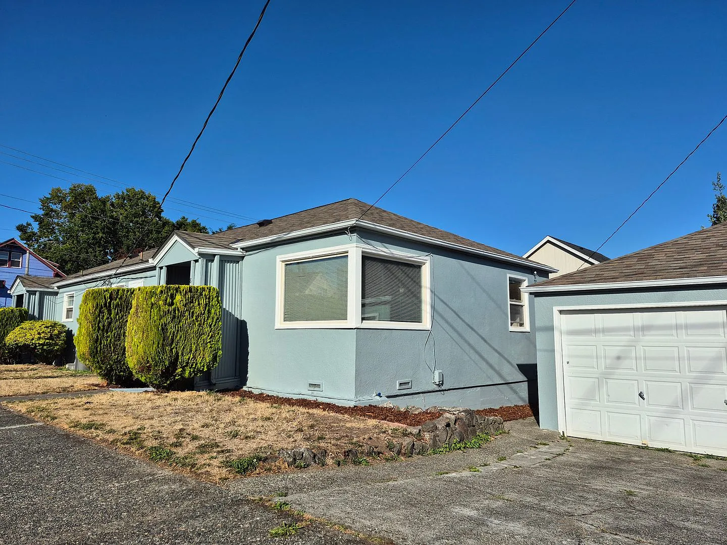Charming 2 Bedroom Duplex — Photo 3