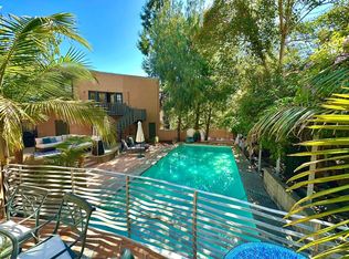 987 Sunnyhills Rd, Oakland, CA 94610