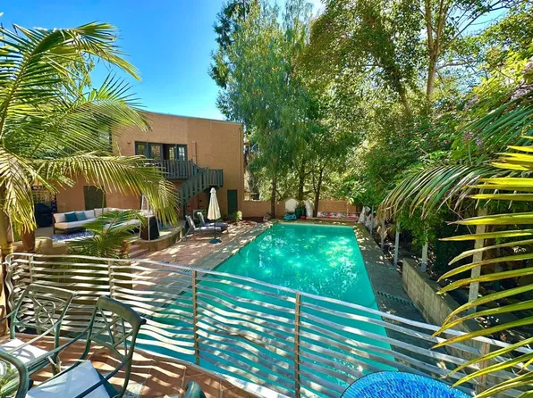 987 Sunnyhills Rd, Oakland, CA 94610