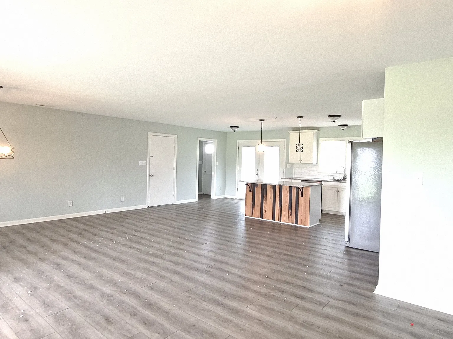 3 bed, 2009 sqft, $2,000 — Photo 3