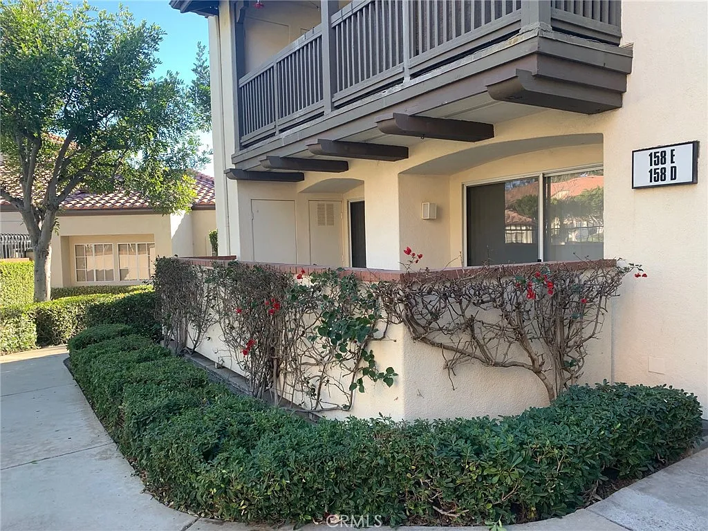 Building Photo - 158 S Cross Creek Rd #D