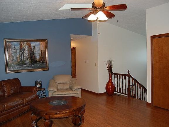 5th image of 466 W Wildwood Dr
