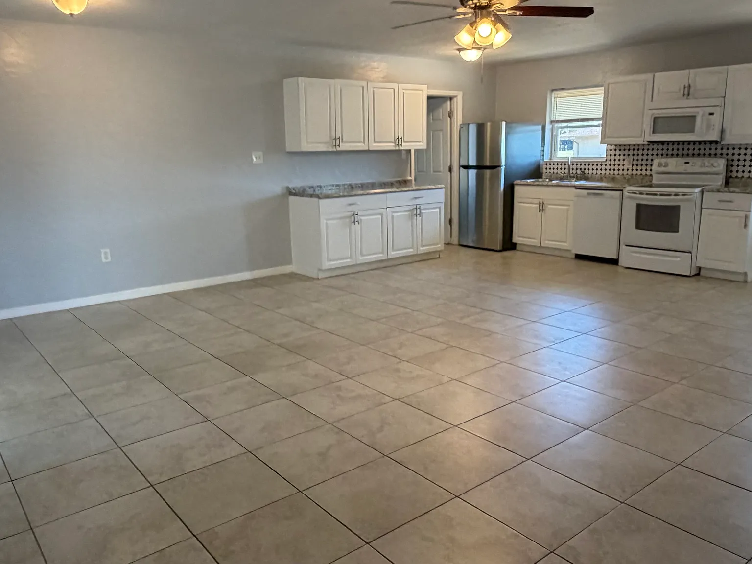 3 bed, 1400 sqft, $1,700 — Photo 3