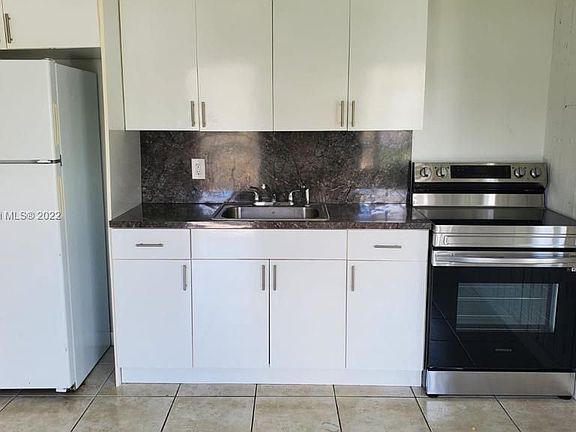3rd image of 522 NE 78th St APT 3