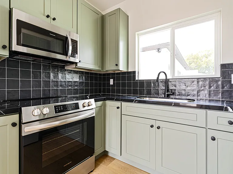 1953 Emerald St #3 — Photo 8