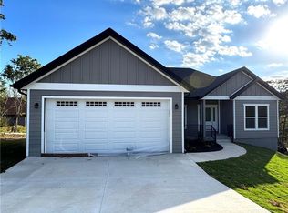 2 Silverspur Ln, Holiday Island, AR 72631