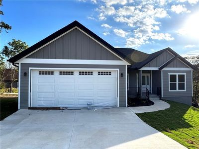 2 Silverspur Ln, Holiday Island, AR, 72631