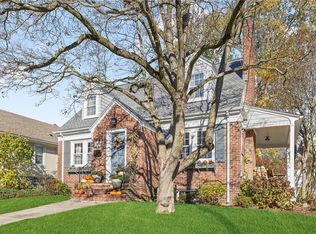 14 Brookside Dr, Cranston, RI 02910