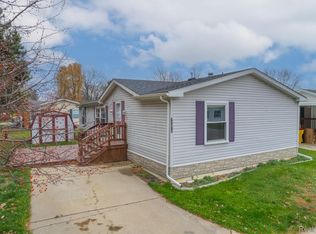 11313 N Lake Ct, Fenton, MI