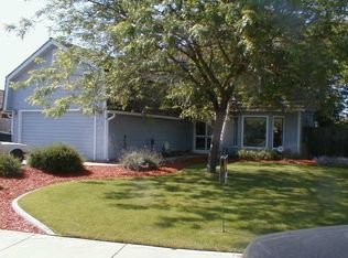 929 Cedar Ln, Lemoore, CA 93245