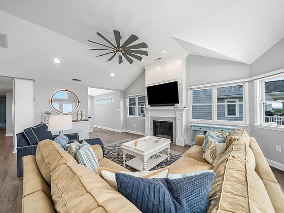 5th image of 2619 Wesley Ave Floor 2