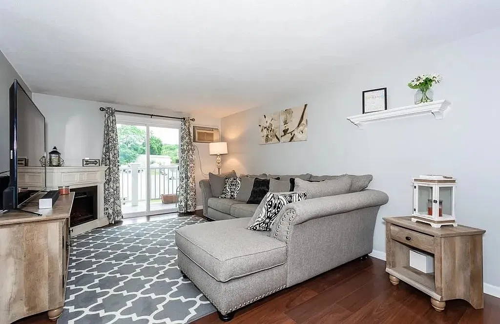 2 bed, 957 sqft, $2,100 — Photo 4