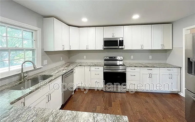 4 bed, 3.0 bath, 2200 sqft, $2,845 — Photo 2